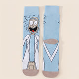 Une Chaussette de face avec Rick Sanchez qui a un grand sourire avec sa blouse blanche et un fond bleu ciel, et une chaussette face cachée