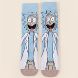 Chaussettes avec Rick Sanchez qui a un grand sourire avec sa blouse blanche et un fond bleu ciel